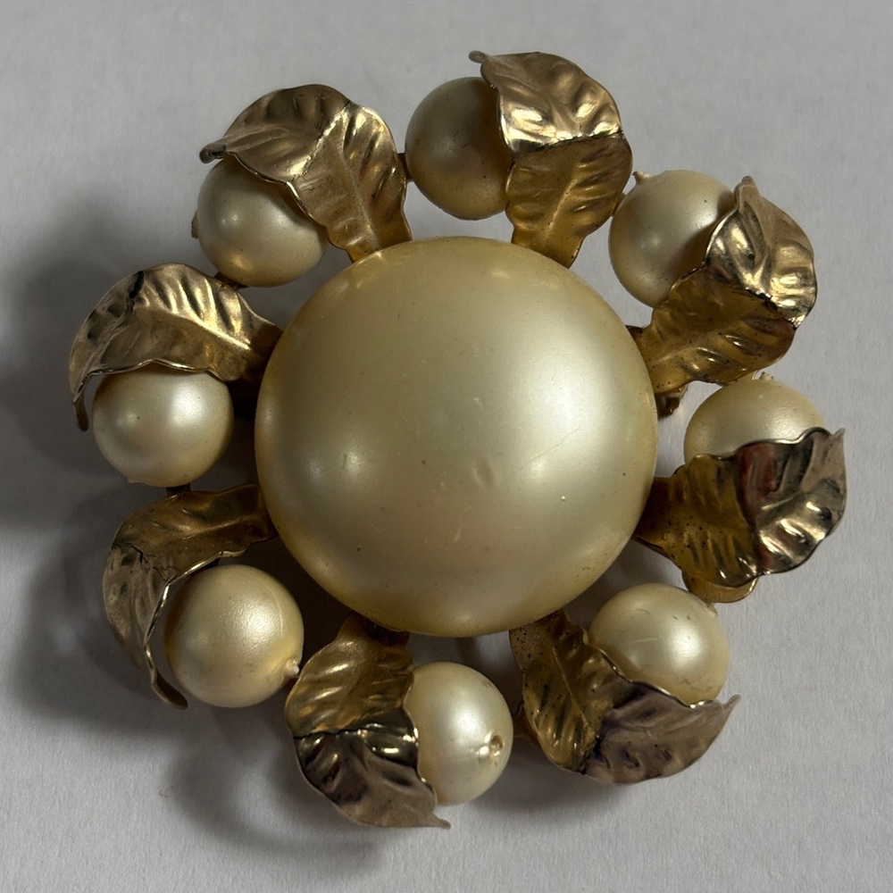 Vintage Gold-Tone Wreath Brooch with Faux Pearls